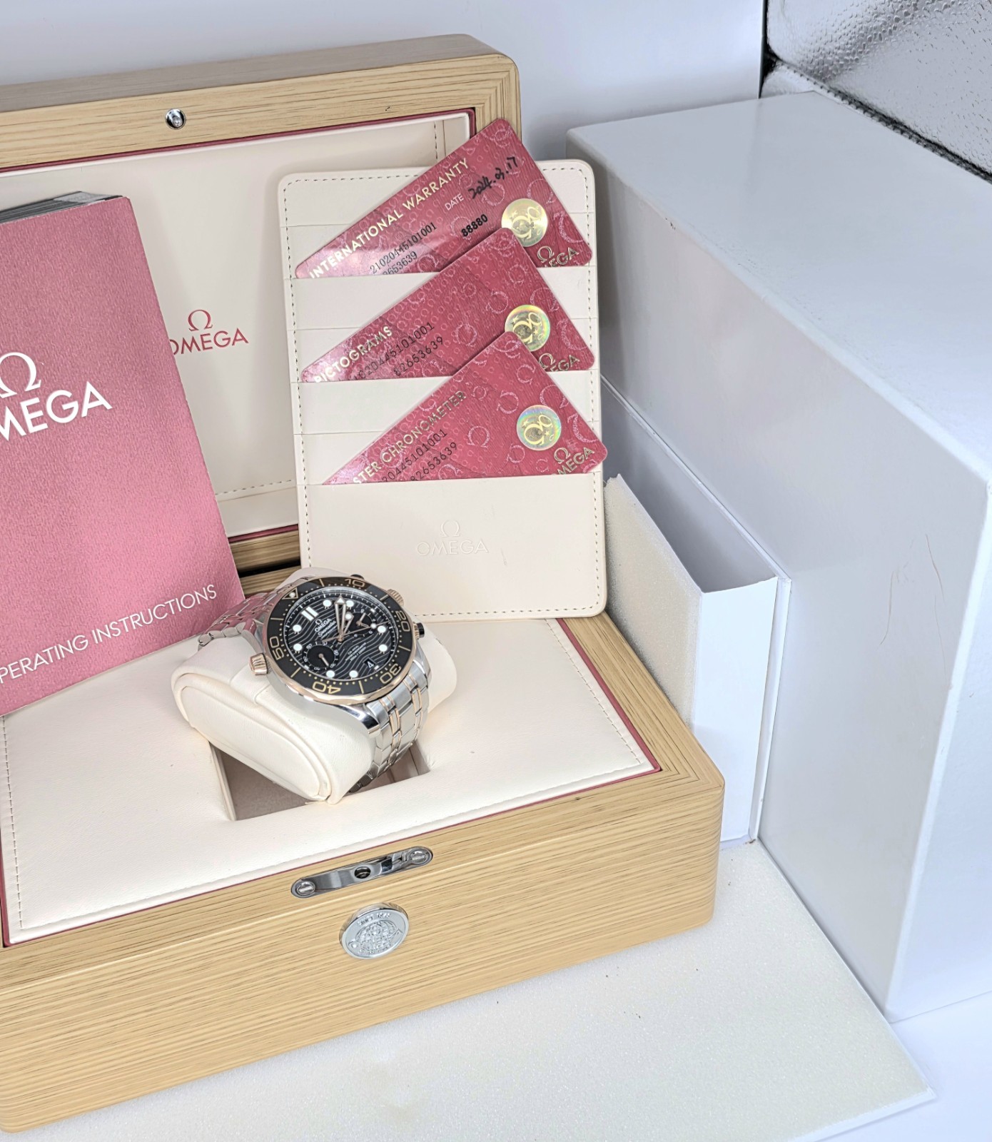 OMEGA Seamaster Diver 300M Steel Sedna GOLD 44mm 210.20.44.51.01.001 B & P