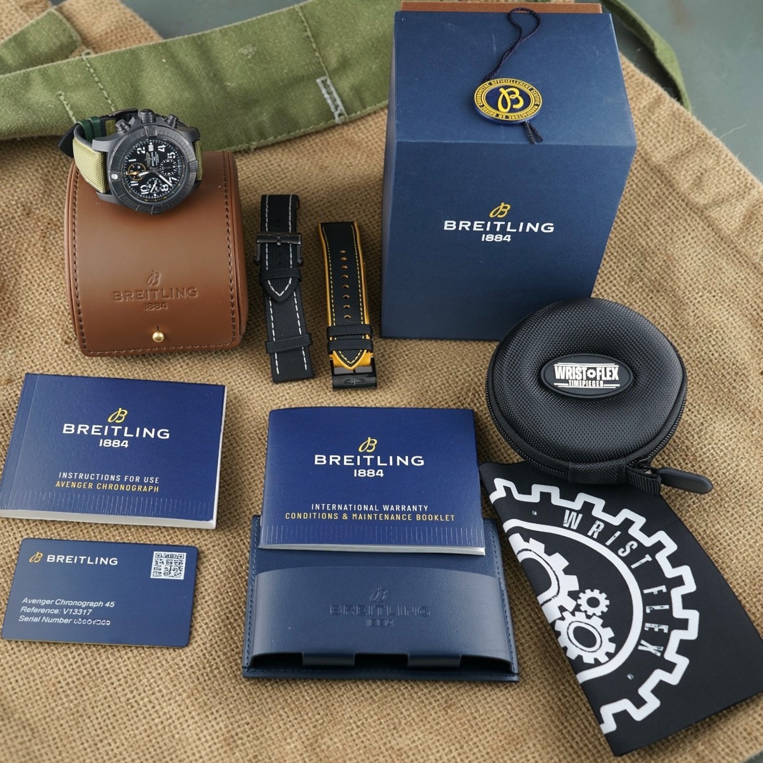 Breitling Avenger V13317 Chronograph 45mm – Full Set, 2 Extra Straps