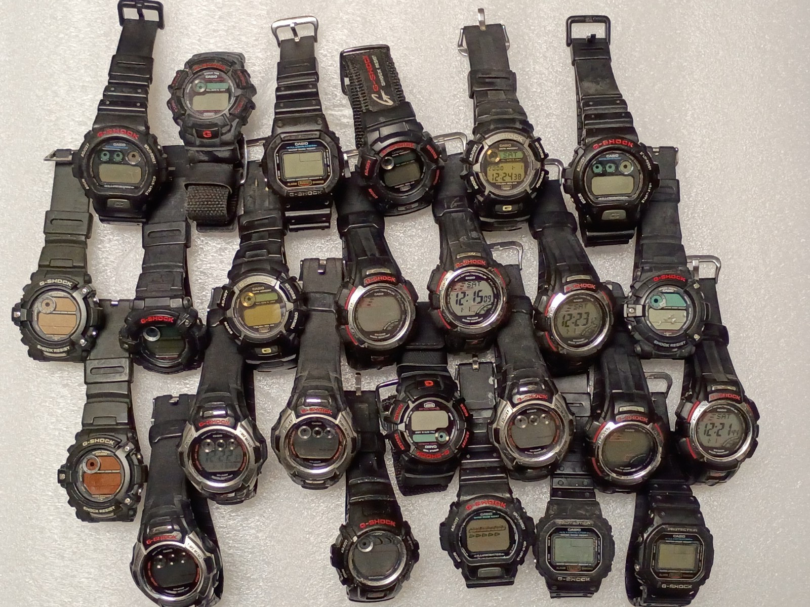 Mixed lot of 25 Casio G- Shock Watches Defective Non-Working for Watch parts