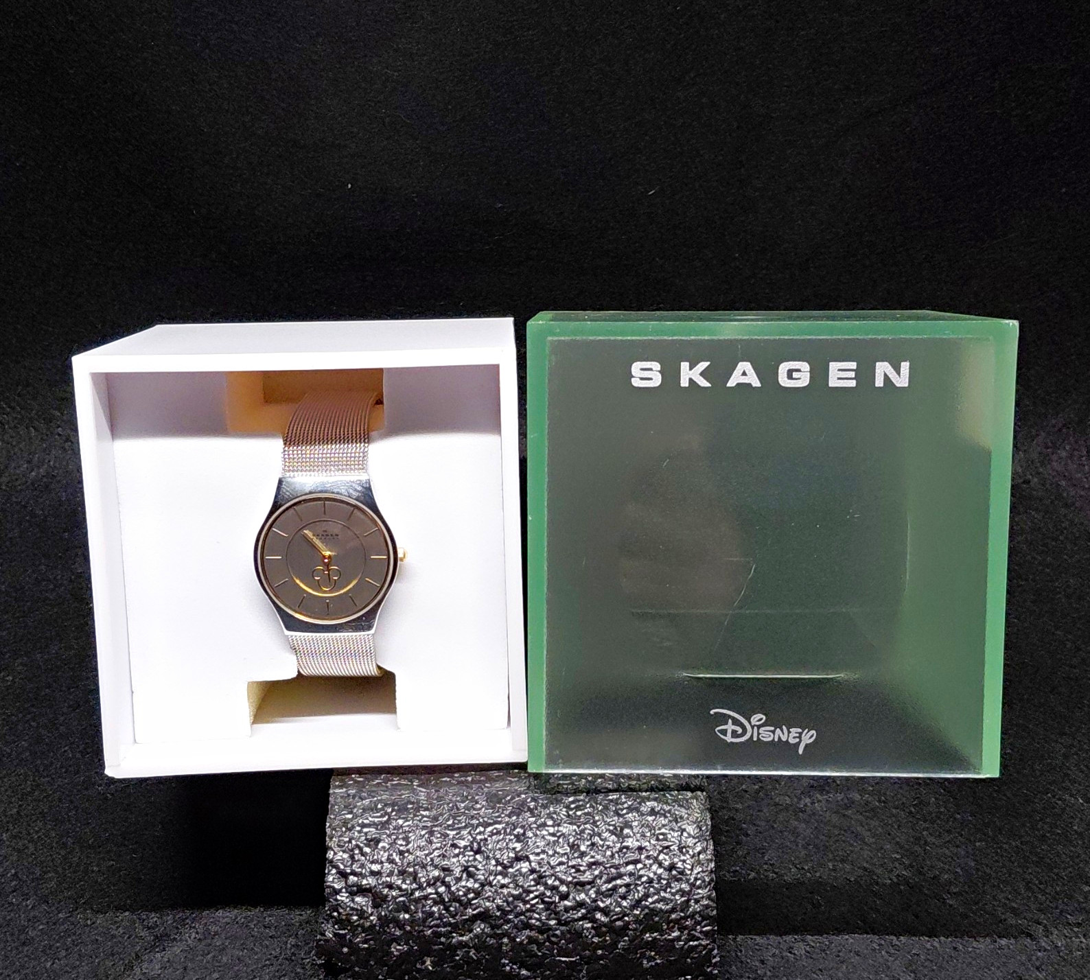Skagen Denmark Disney Quartz Analog Wristwatch 35mm Silver Mesh Band w/ Box