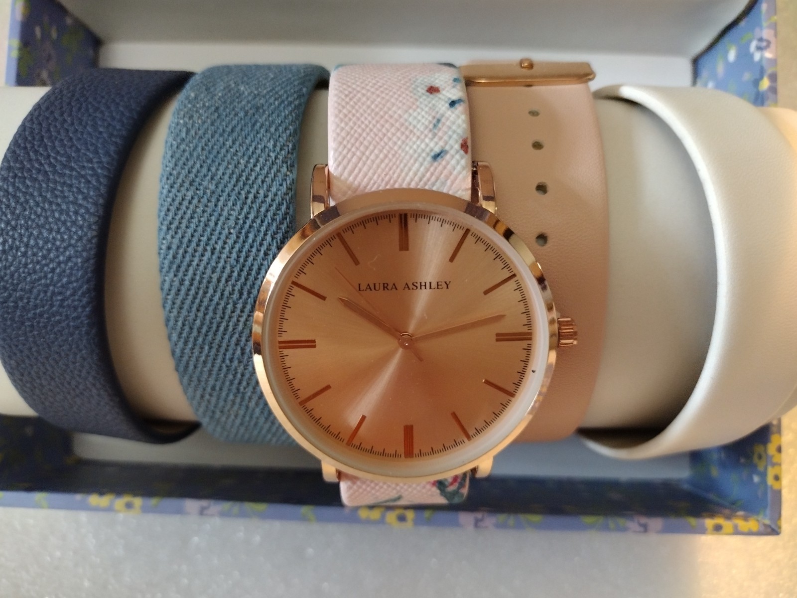 NEW Laura Ashley Women’s Watch Set with five changeable Bands Gold Dial & Hands