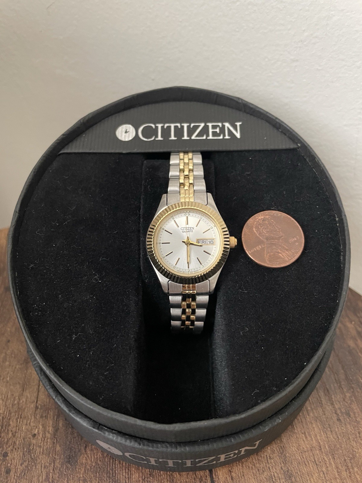 Citizen Two-Tone 1002-8023041 Quartz Watch with the box. Needs New Battery