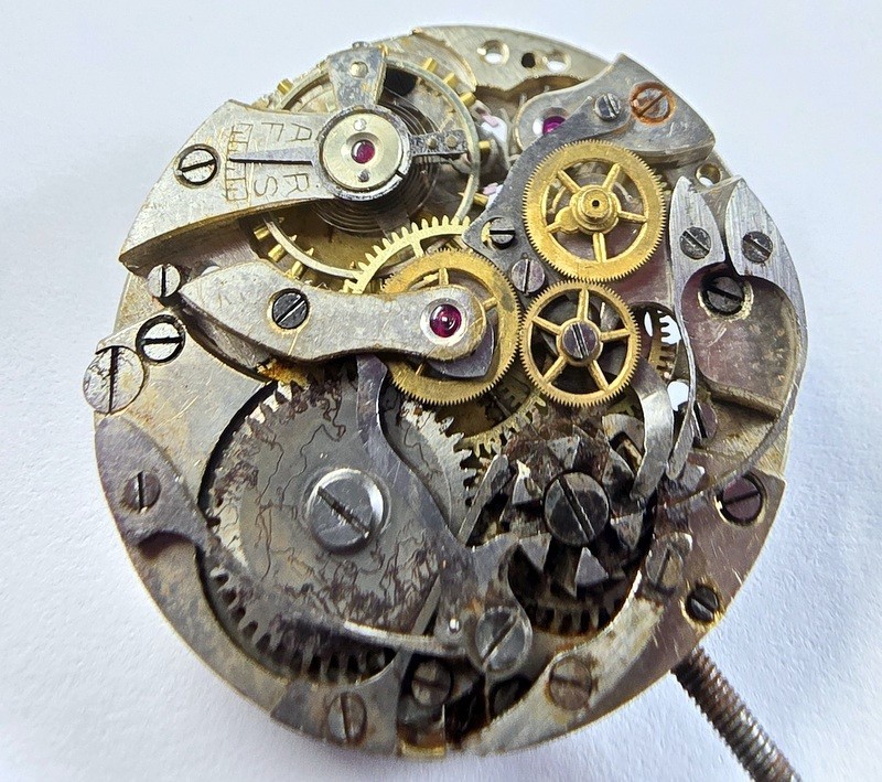 1920s/30s – NICE SINGLE BUTTON CHRONOGRAPH MOVEMENT – ANONYMOUS – BALANCE OK