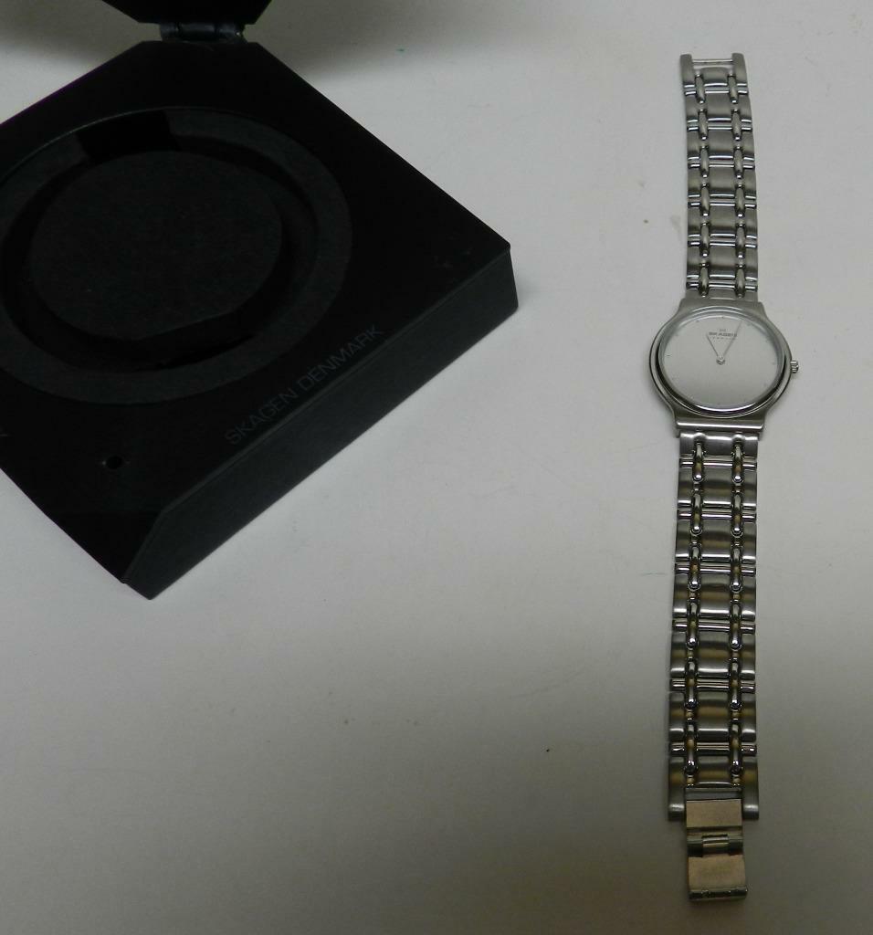DENMARK SKAGEN WORKING WATCH 32LSX ULTRA SLIM WATER RESISTANT 5 YEARS OF SERVICE