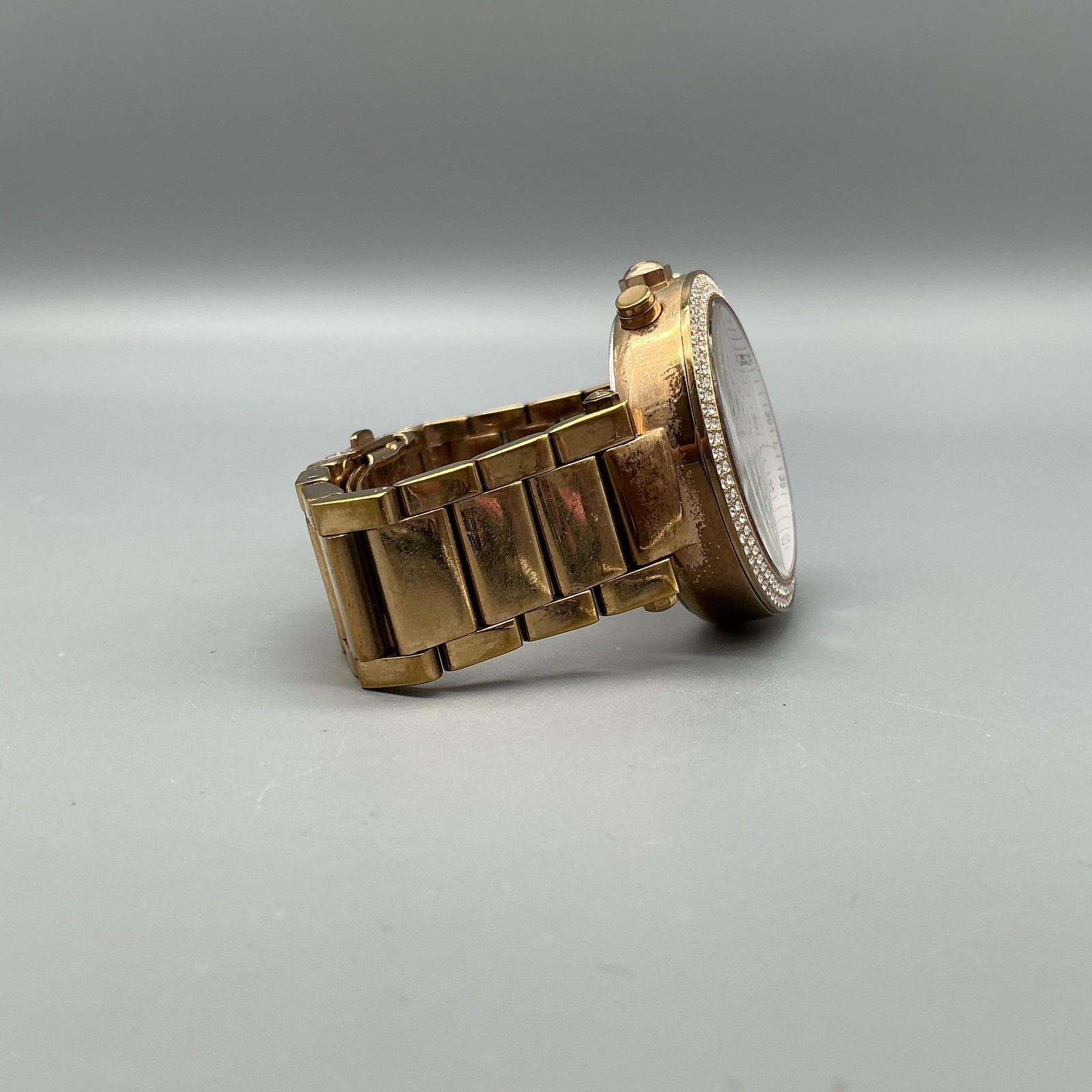 Michael Kors Parker MK-5491 Womens Watch 39mm MOP Gold Tone New Battery 6″