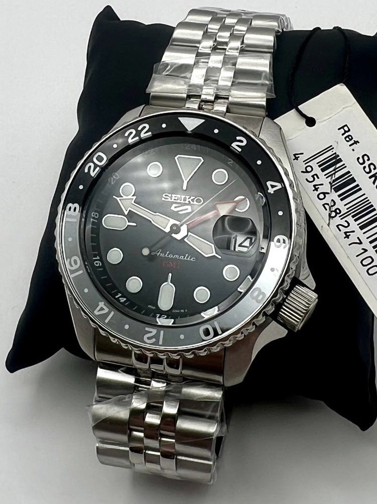 Seiko 5 SSK001K1 GMT Automatic Black Dial “Bruce Wayne” w/Box And Papers