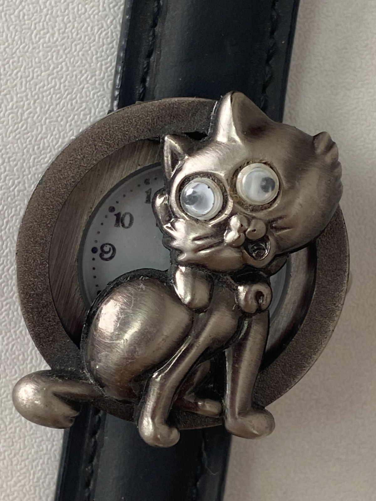 Vintage Luxstar Cat Watch silver tone with wiggly eyes – genuine leather