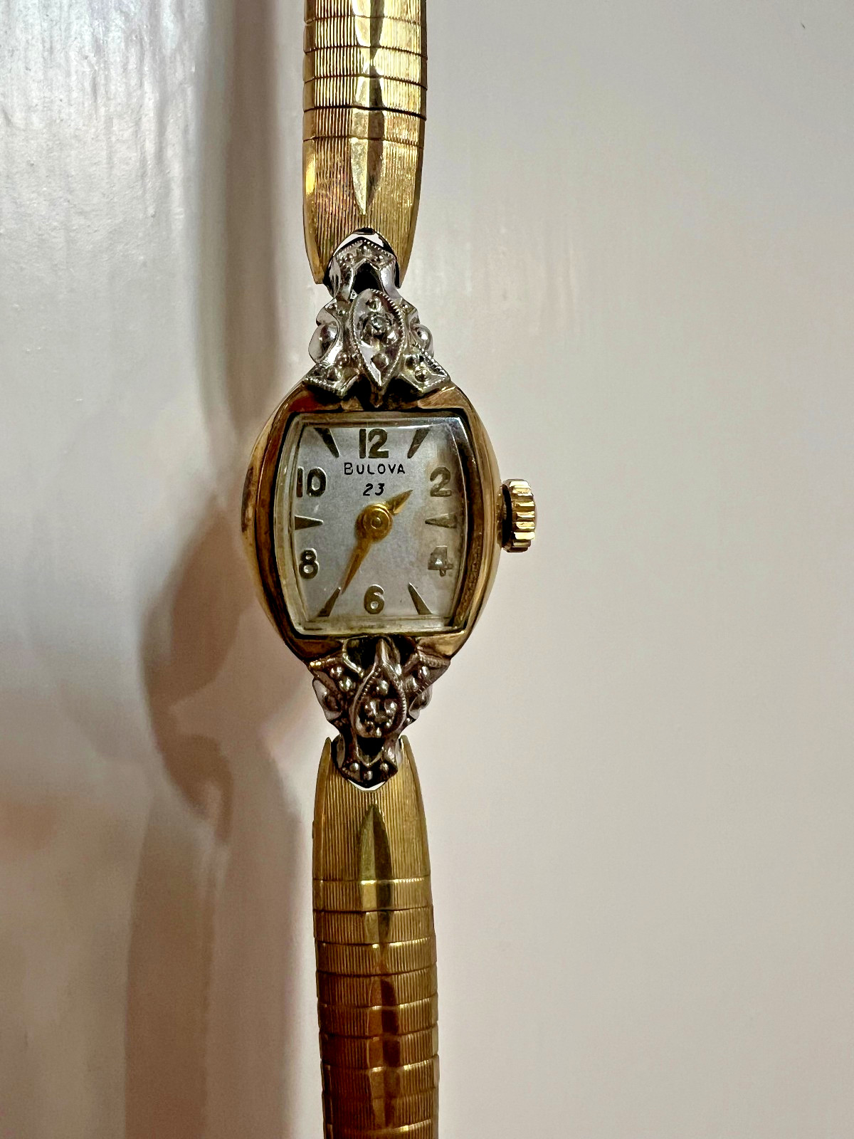 It Ticks! Vintage Bulova 23 Ladies Diamond Cocktail Watch N4 Kreisler Band