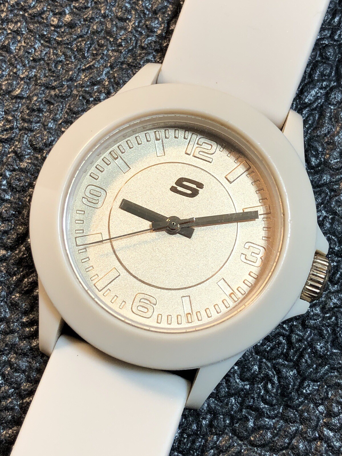 SKECHERS Women’s Watch Beige Silicone Band Ladies Wristwatch New Battery