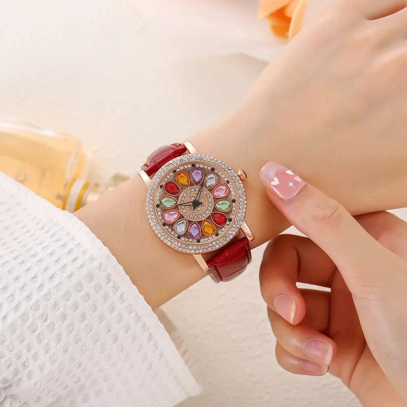 Fashionable Rotating Universal Ladies Watch Luxury Diamond Embedded PU Belt Quar