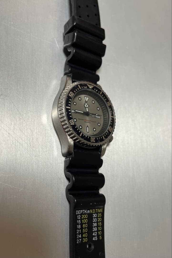 Seiko Alba V248-0220 Ladies Diver Quartz Silver Dial Black Rubber Watch Working