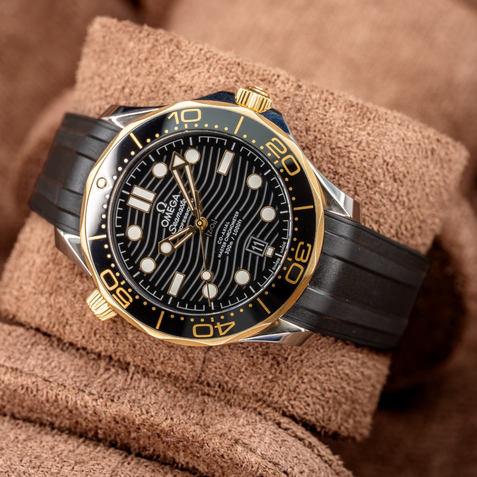 Omega Seamaster Diver 300M 210.22.42.20.01.001 18K YellowGold Black Ceramic 2023
