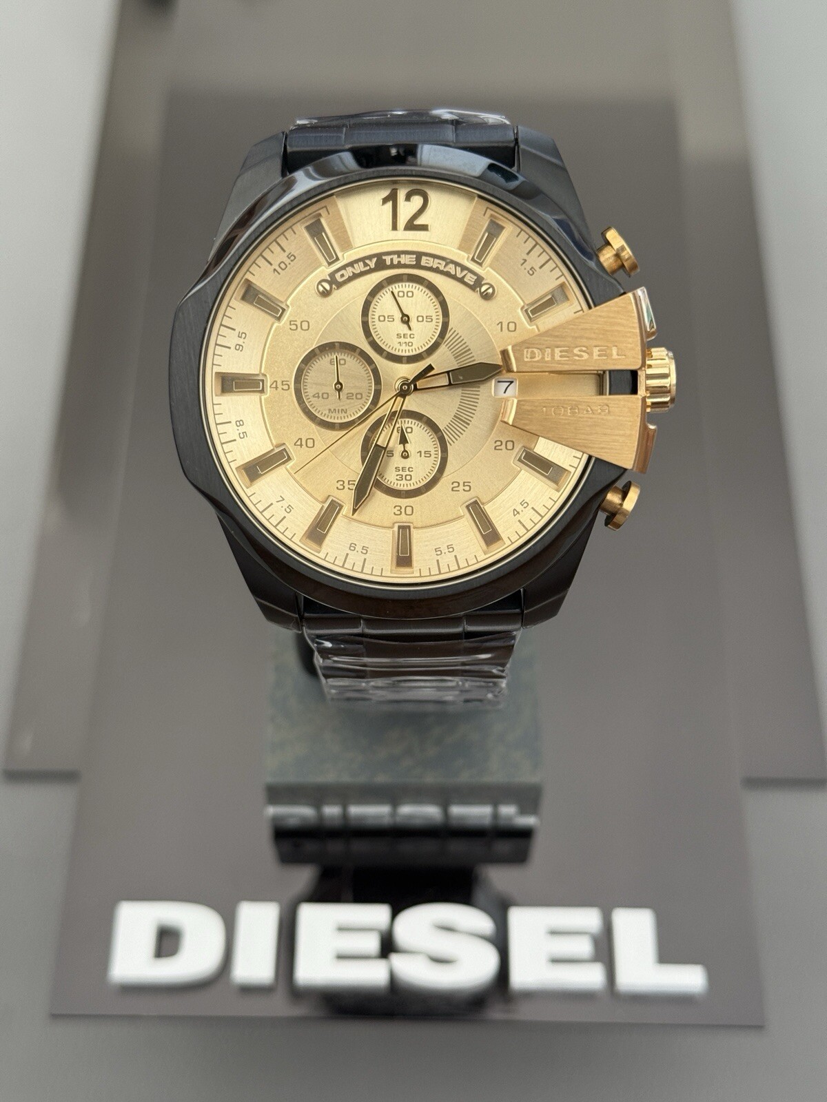 Diesel Mega Chief Chronograph Gold Dial Men’s Watch DZ4485 NIB 51mm