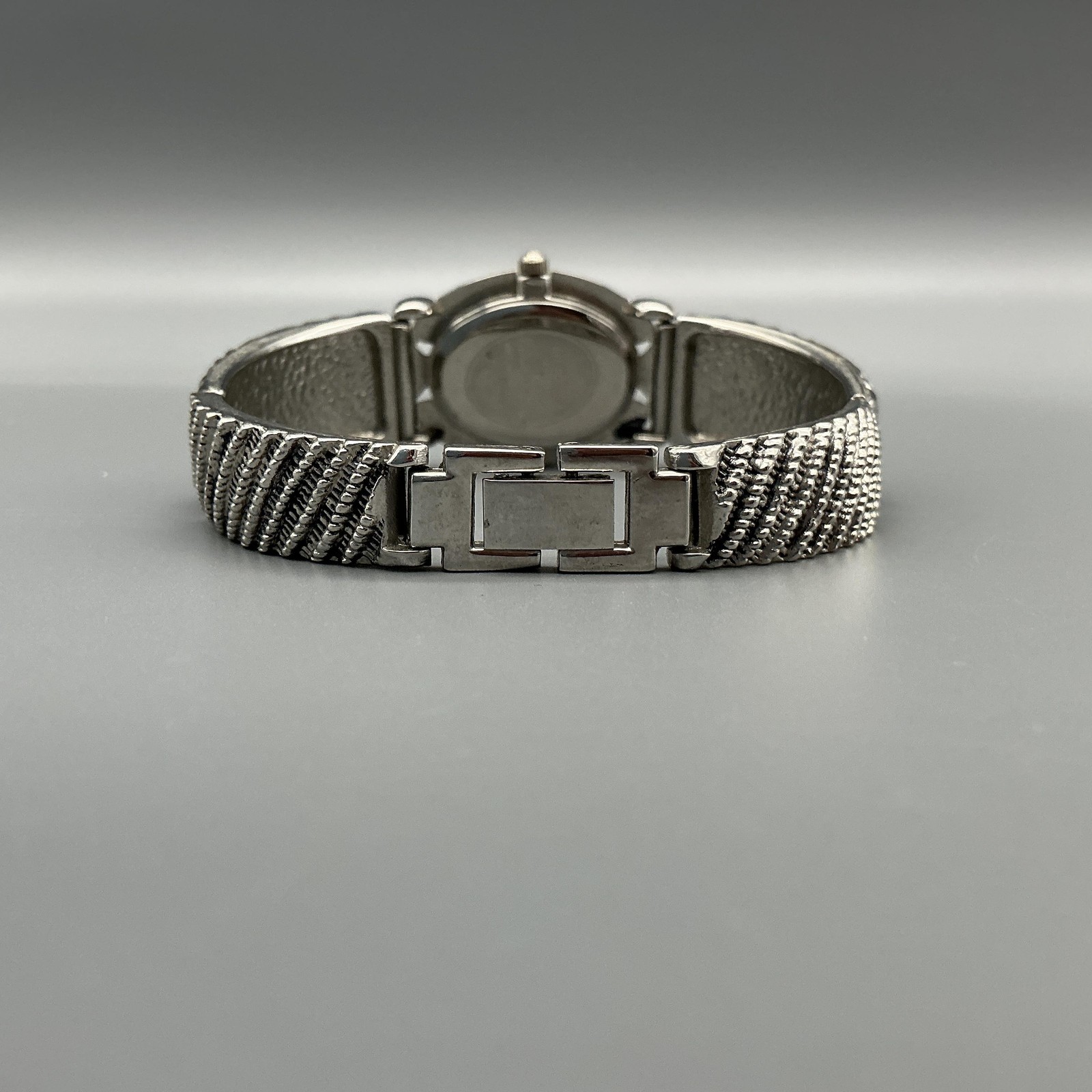 Geneva Elite Womens Watch 25mm MOP Southwest Silver Tone New Battery 7″