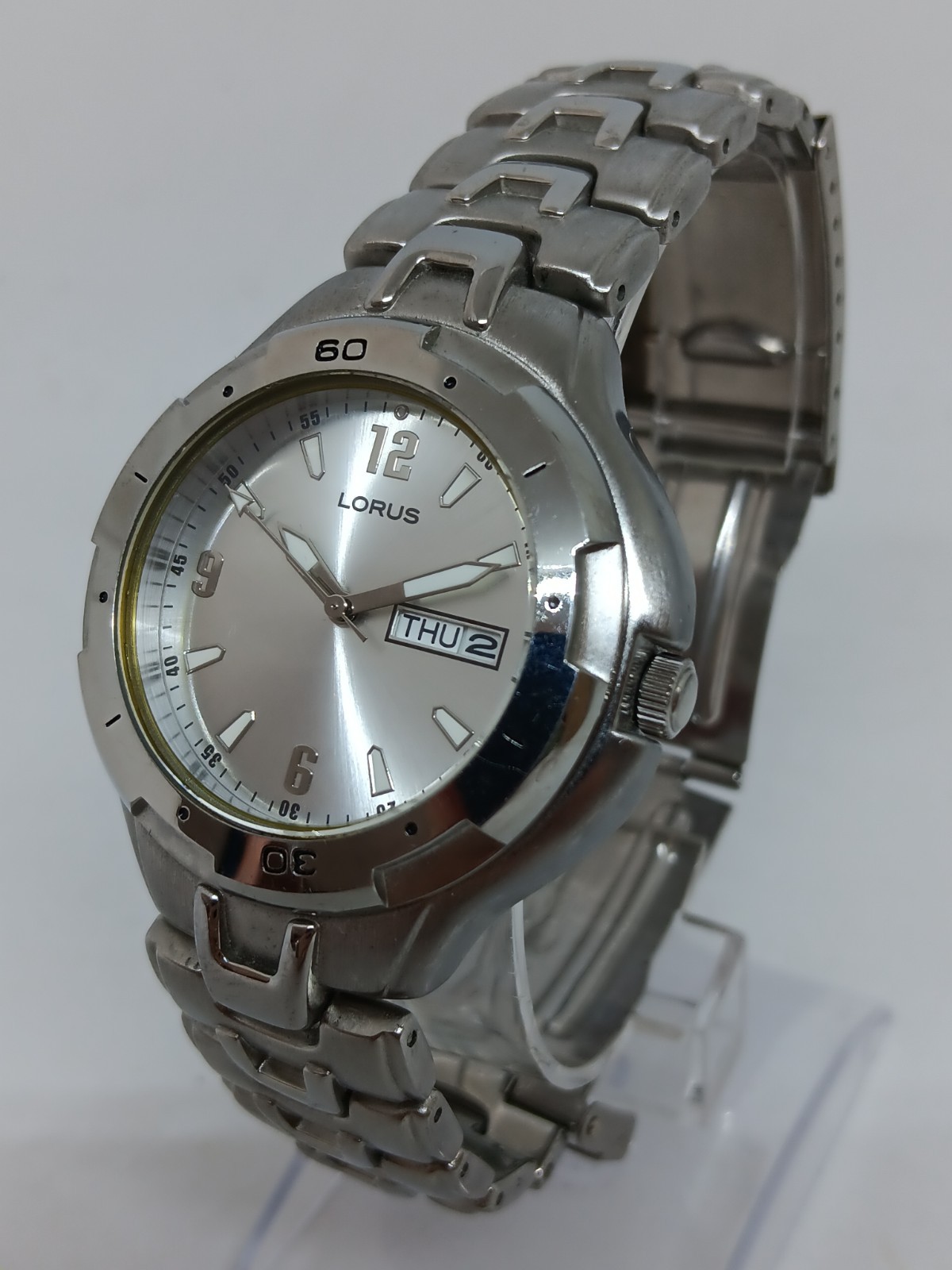 Lorus LR0662 Unisex 38mm Silver Tone Japanese Quartz Day / Date Watch NEW BATT
