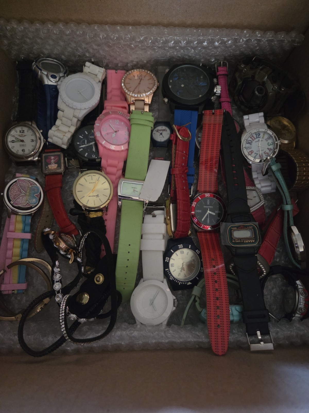 Huge Watch Lot Of About 150 Watches Full Large Priority Box