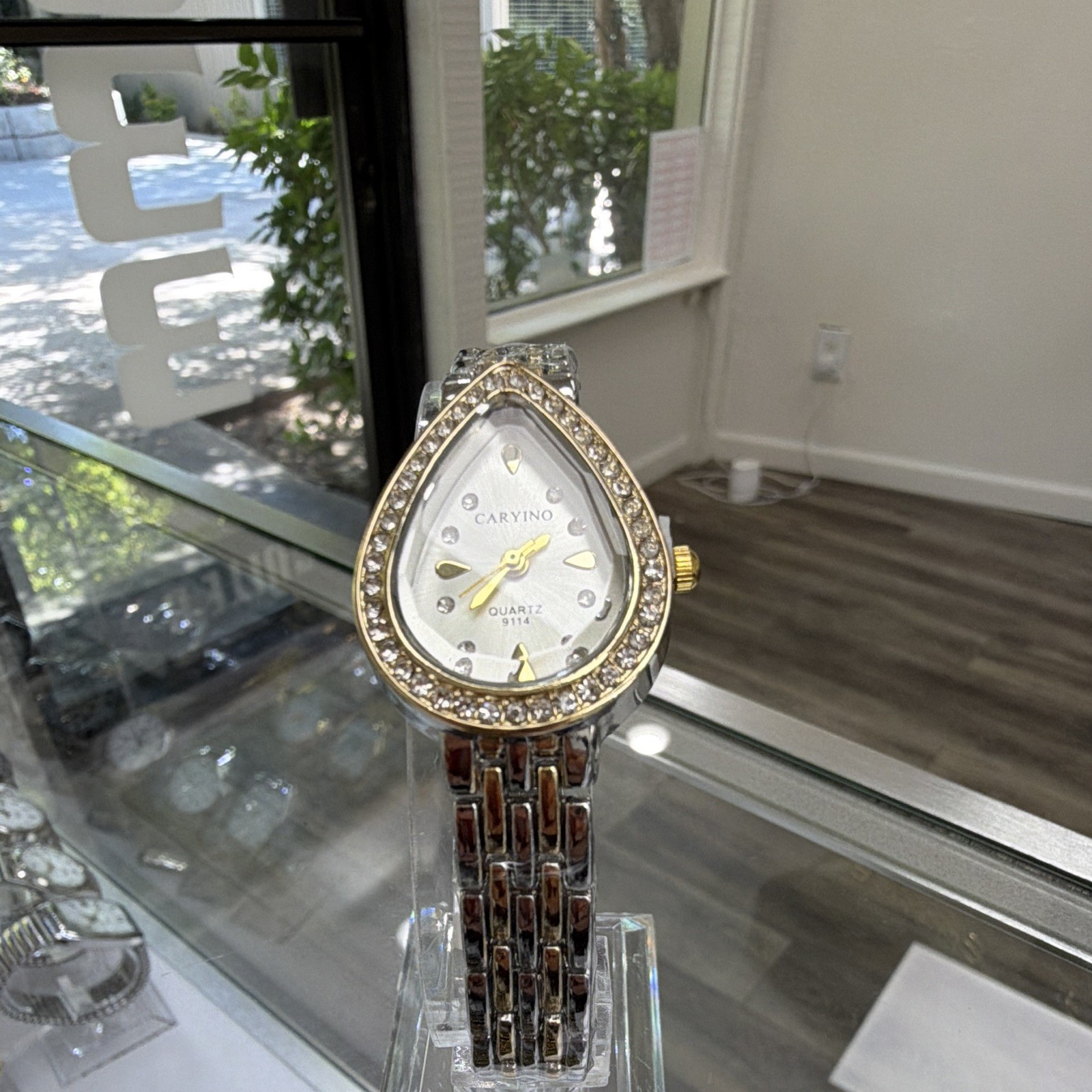 Caryino Women’s Quartz Analog Teardrop Dress Watch Two-Tone Bracelet Silver Dial