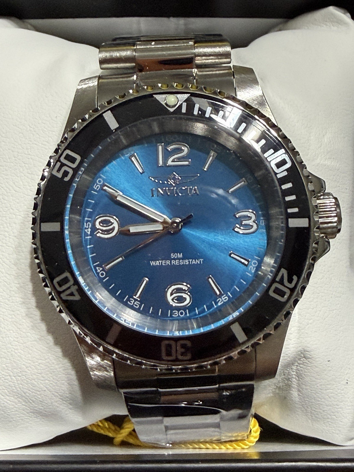 Invicta Pro Diver Men’s Quartz Diver Watch 200m Blue Dial Black Bezel Box 69726