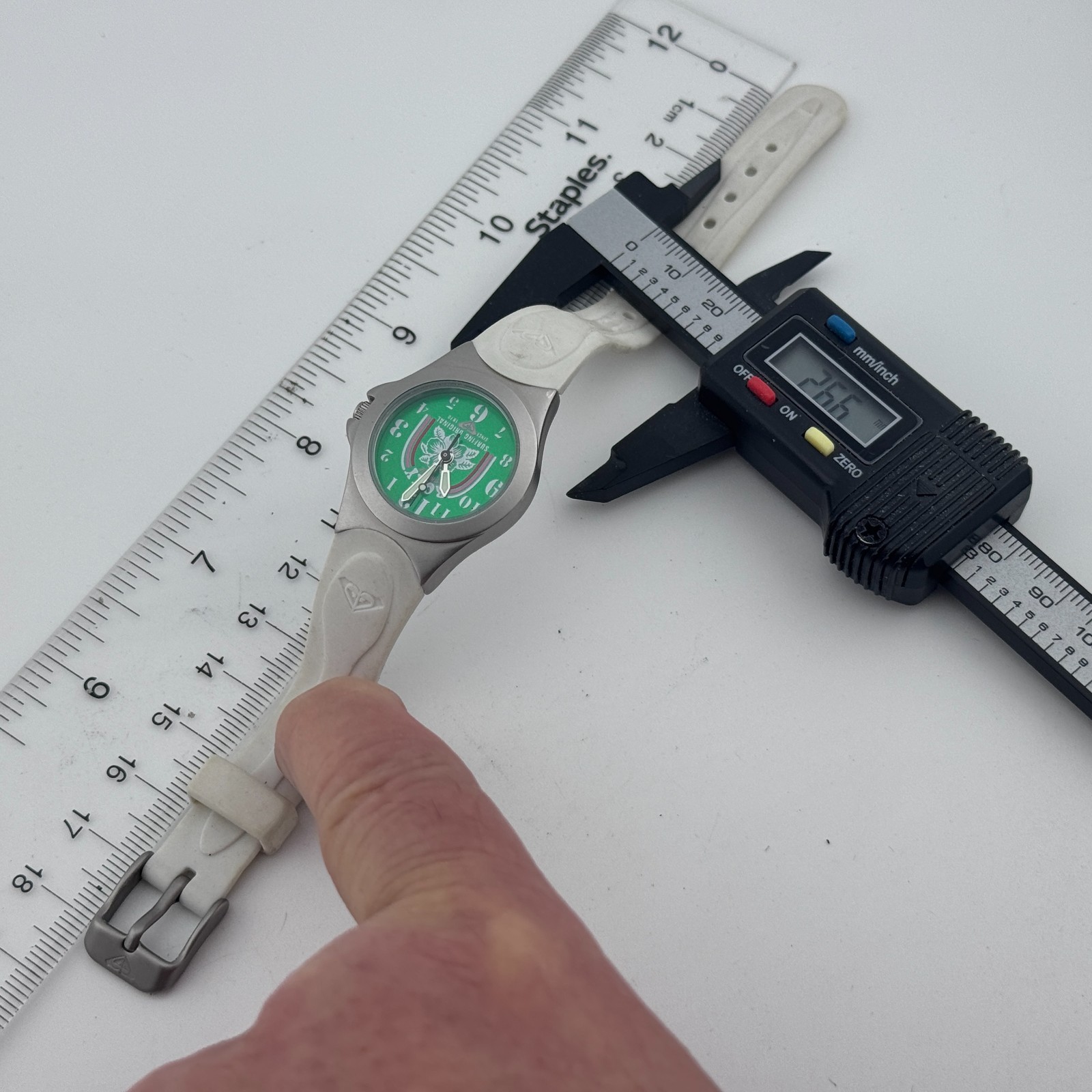 Roxy Surfing Original Quartz Watch Panorama Women 50m Silver Green New Battery
