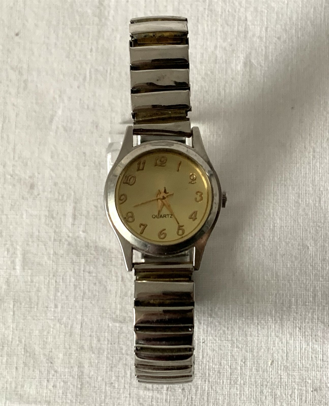 Battery Operated Quartz Ladies Wristwatch with Stretch Band