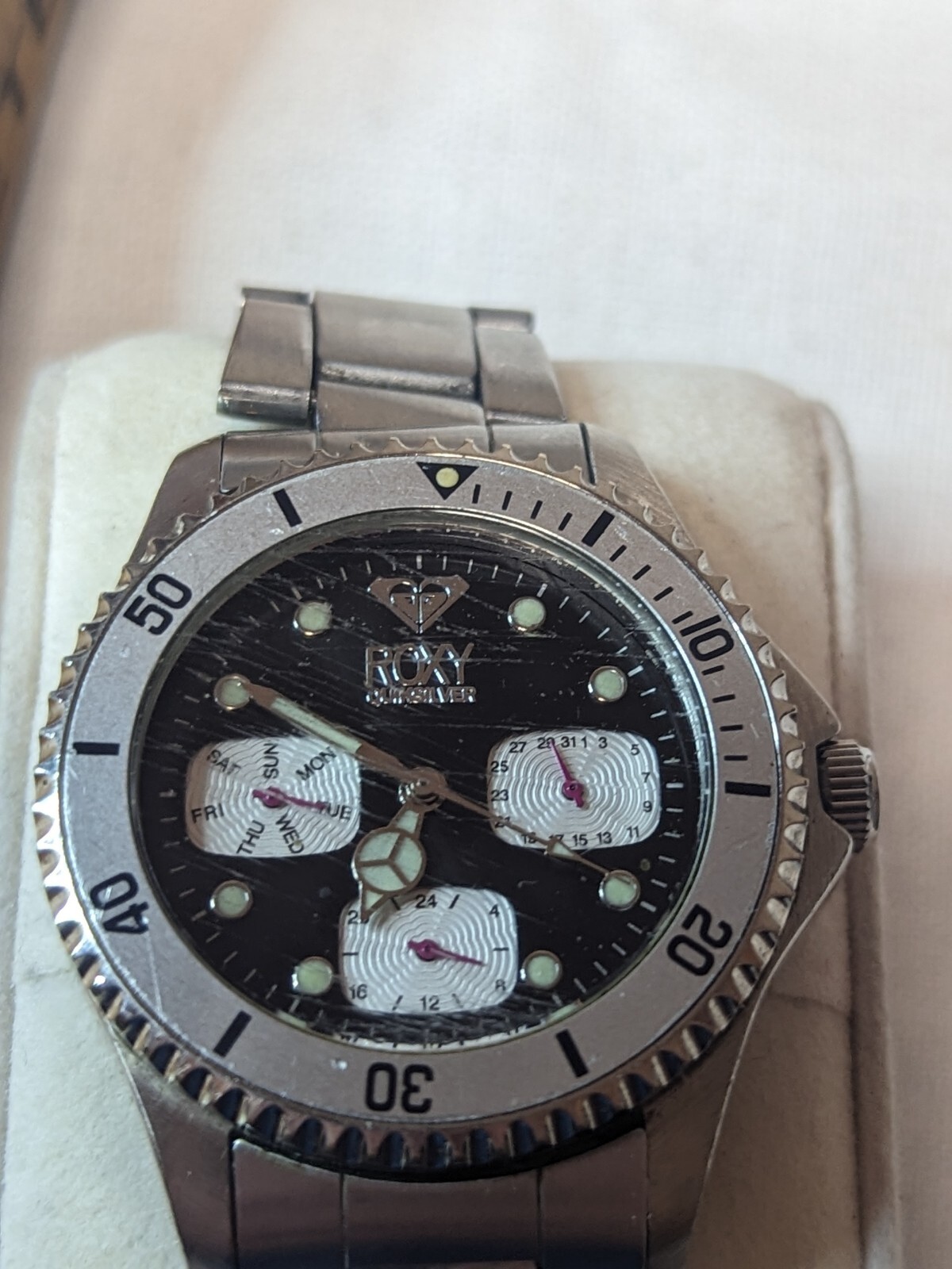 Roxy Quiksilver RX 3000 Analog Quartz Black Women’s Watch – Some Scratches Runs