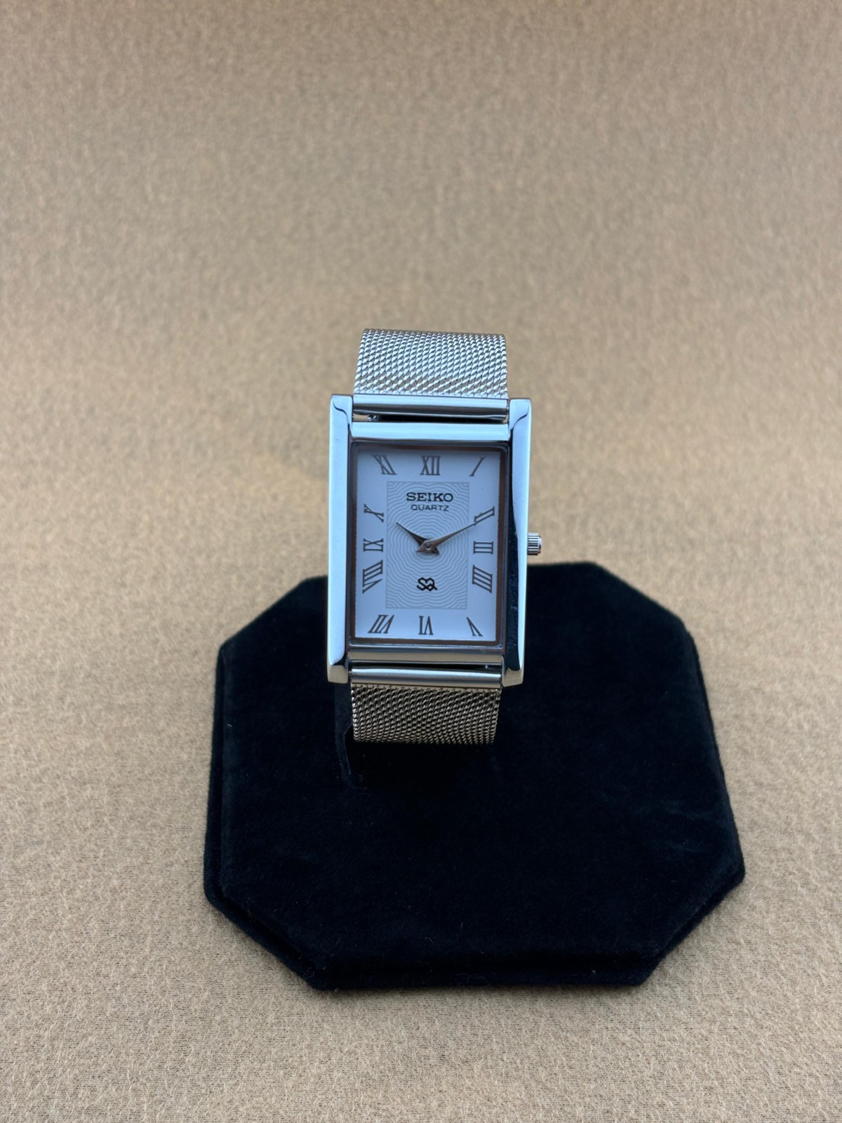 WHITE DIAL Vintage Seiko Slim Quartz men’s Wrist Watch