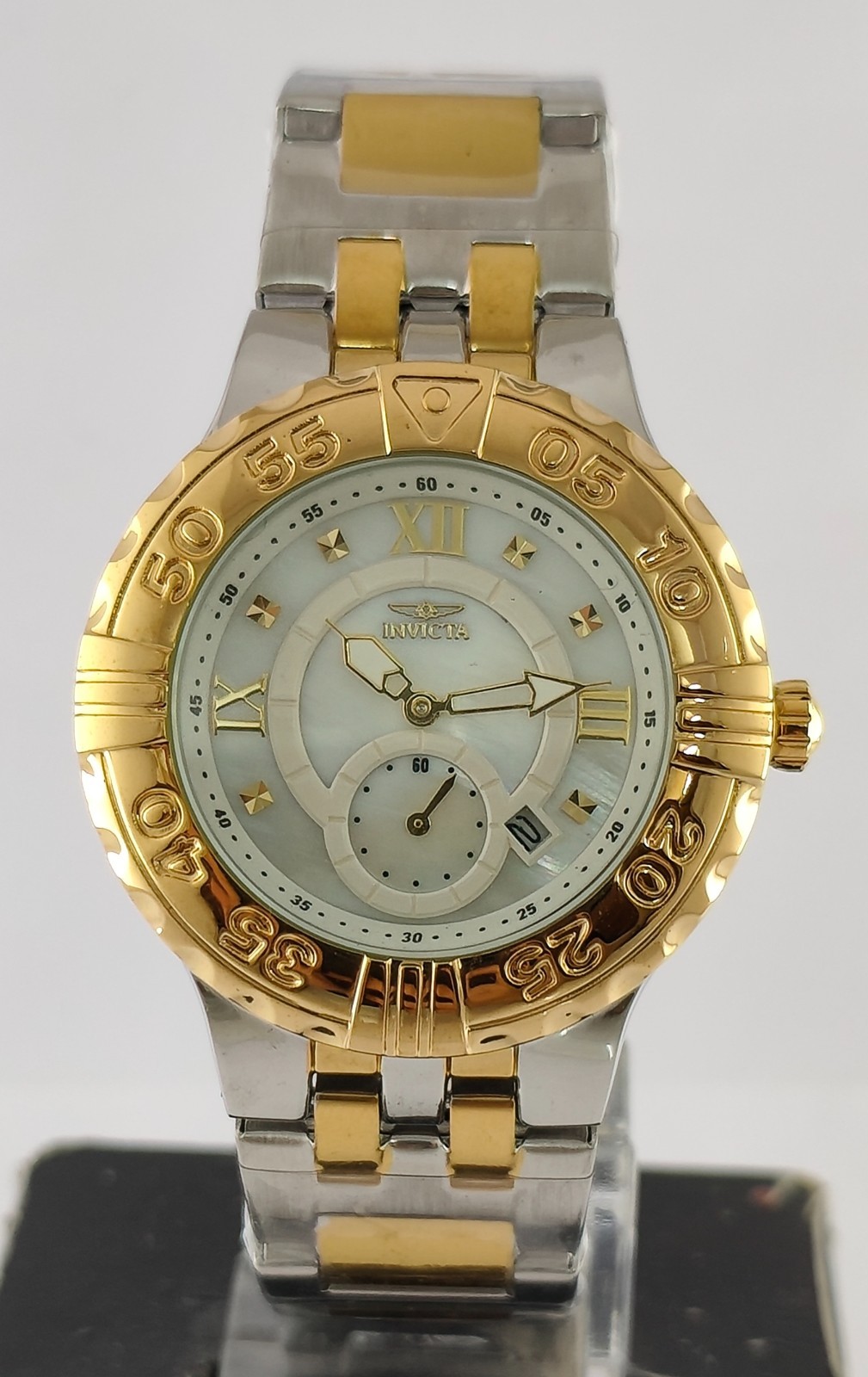 Beautiful Invicta Quartz White Dial Men Wristwatch Steel Band “Stay Stylish”