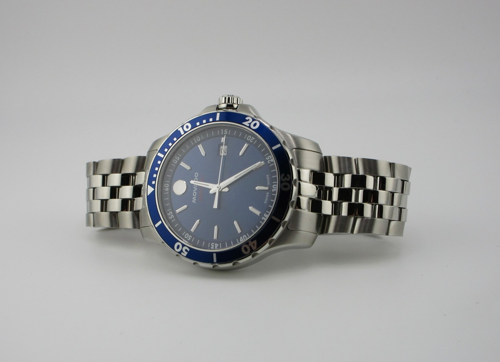 MOVADO 2600137 Series 800 Stainless Steel Blue Dial Men’s 40mm Quartz Watch
