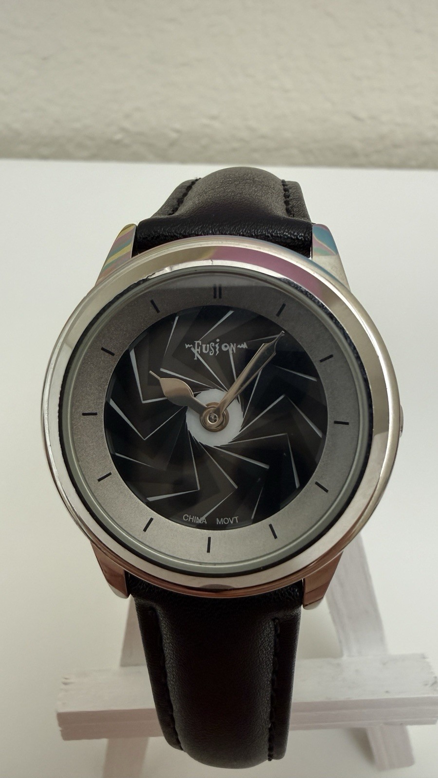 Vintage FUSION Atomic Wristwear Quartz Watch Mystery Dial Rotating Second Hand