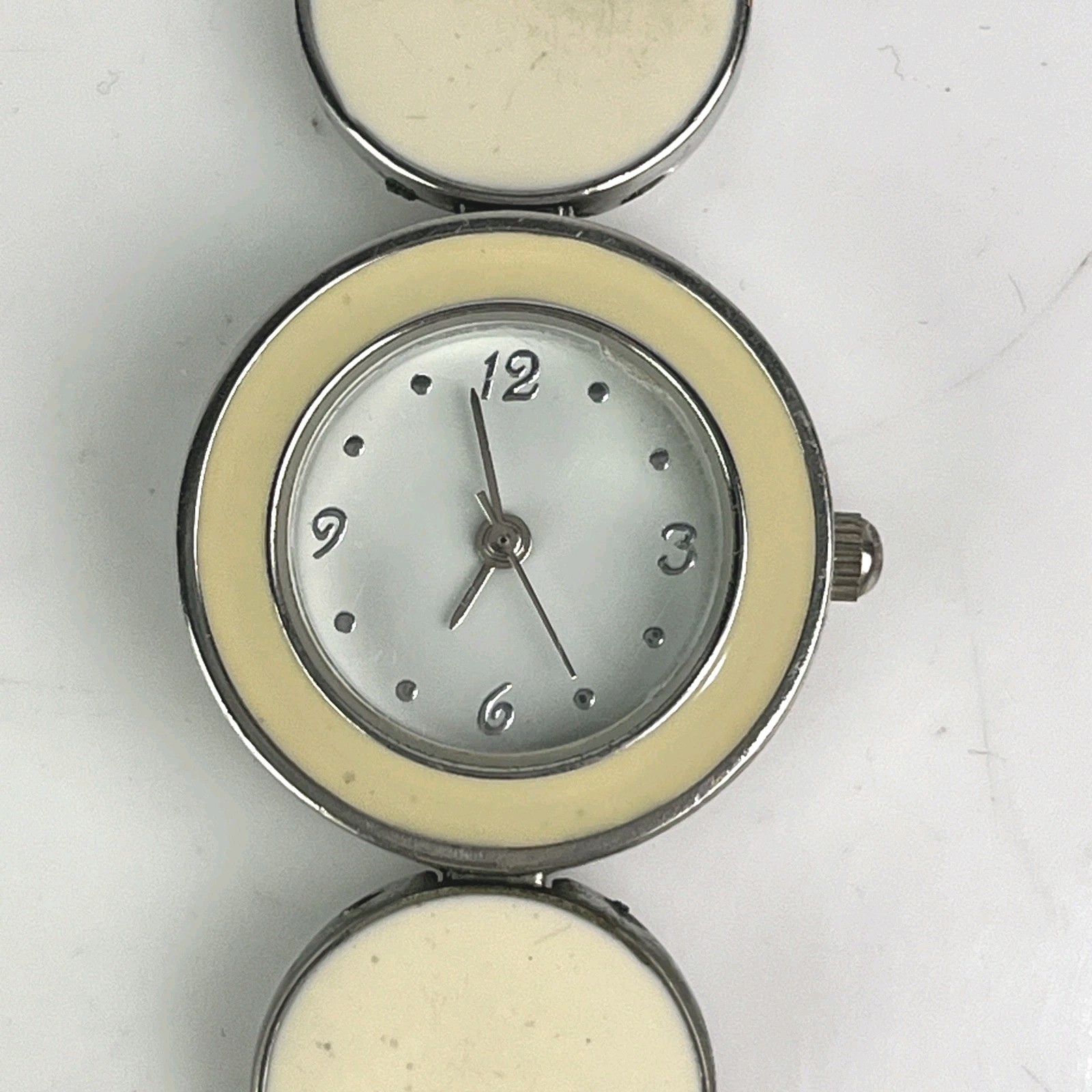 FMD Women’s 25mm Fashion Watch Silver Tone Cream Circles FMDCT268 New Battery