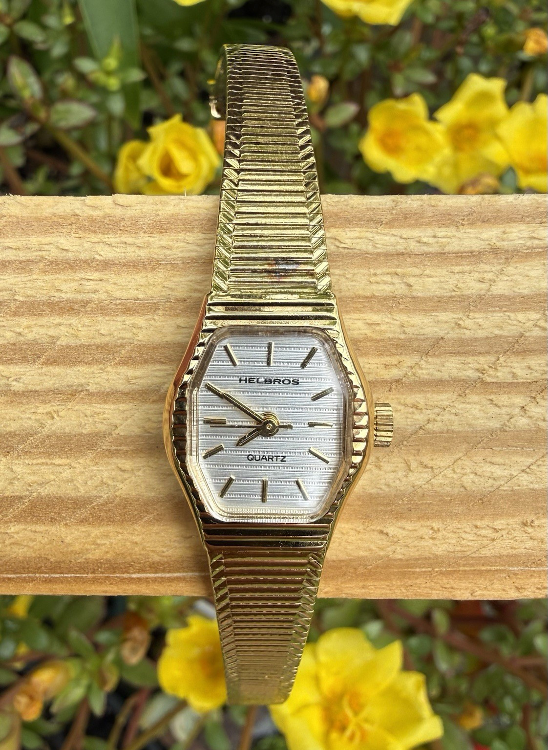 Helbros Quartz Women’s Dress Oval Watch Gold Tone Case Gold Metal Bracelet