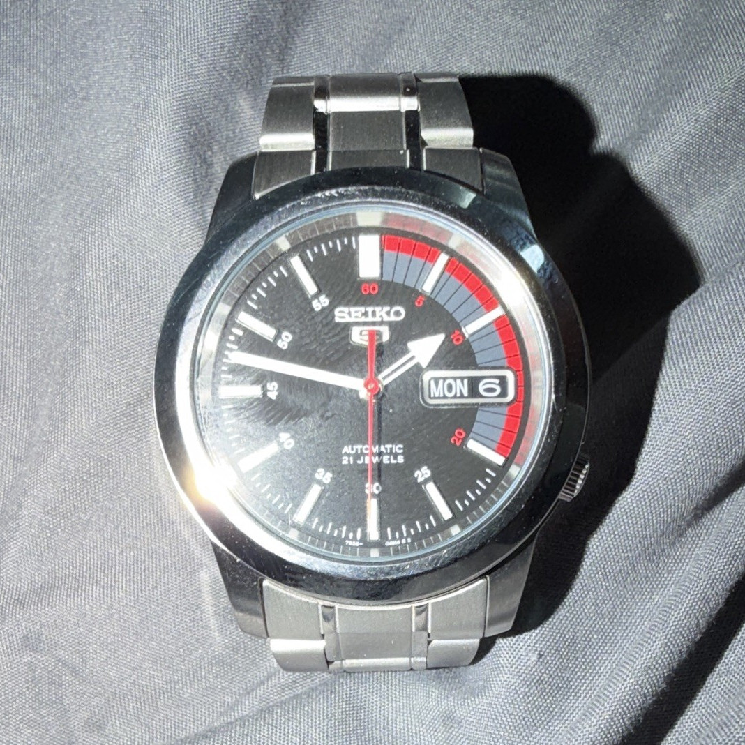 Seiko 5 Automatic 21 Jewels Day/Date Black-Red Dial Steel Bracelet