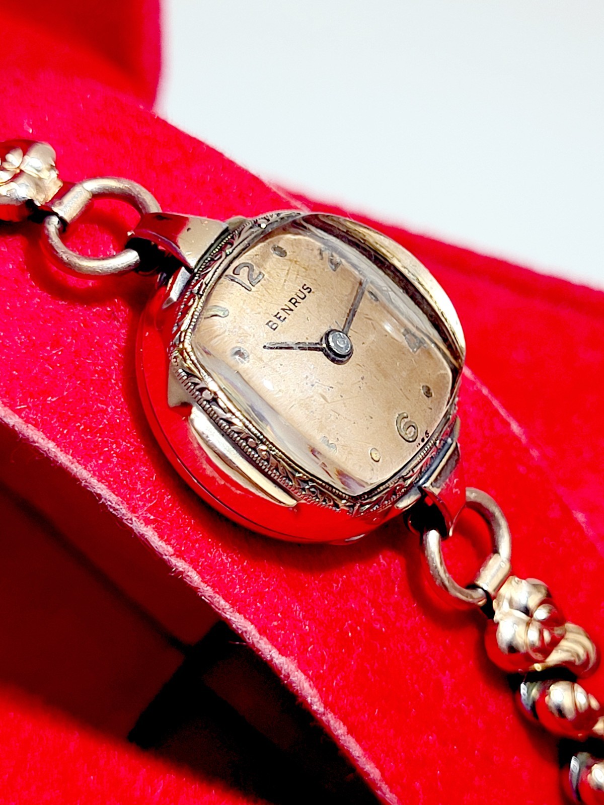 Benrus Ladies Swiss Watch Vintage Wind Up Gold Tone Fancy Link RUNNING GREAT