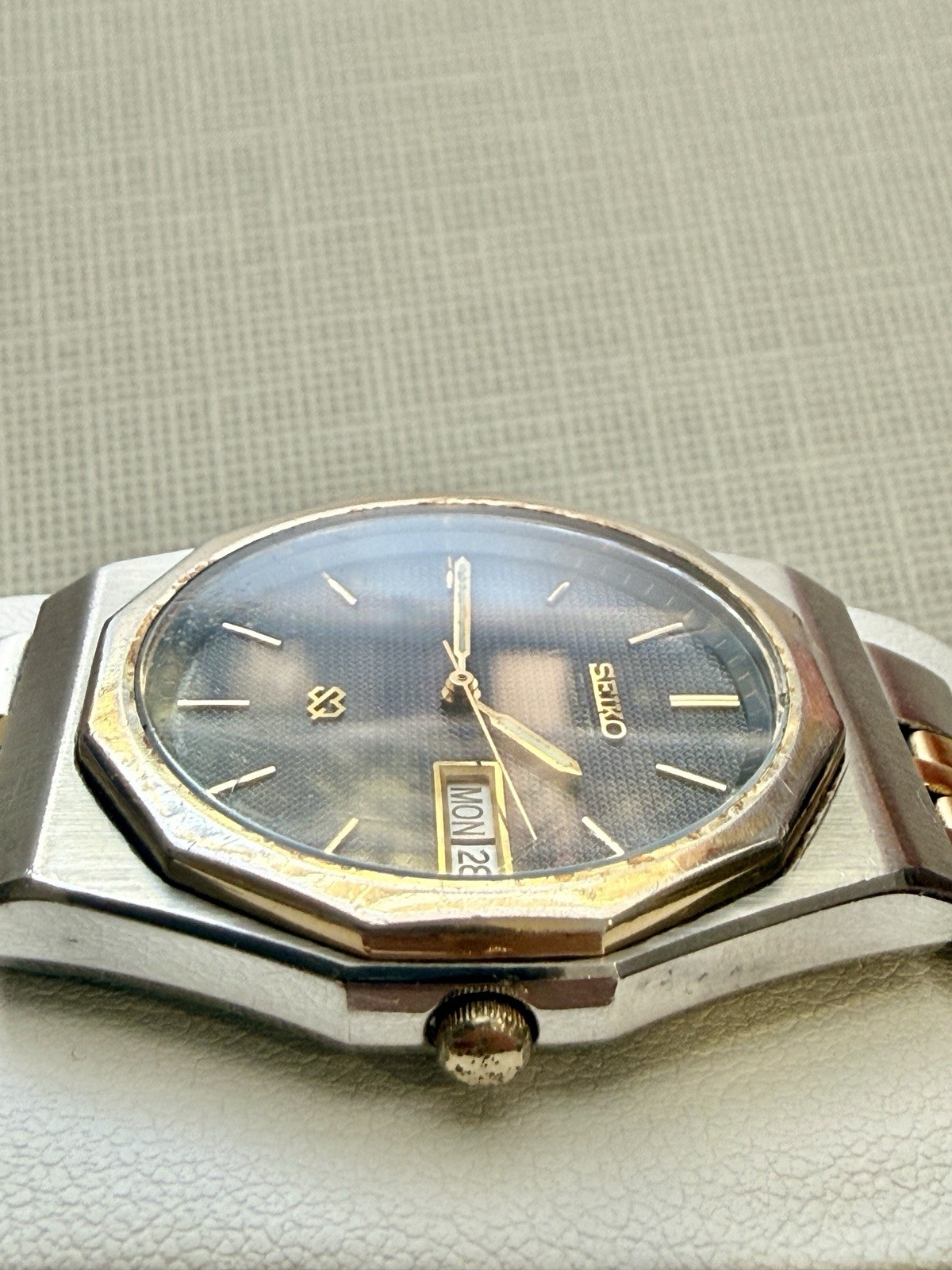 Vintage 1988 Seiko Quartz Men’s “Baby Oak” Day/Date Watch with Box