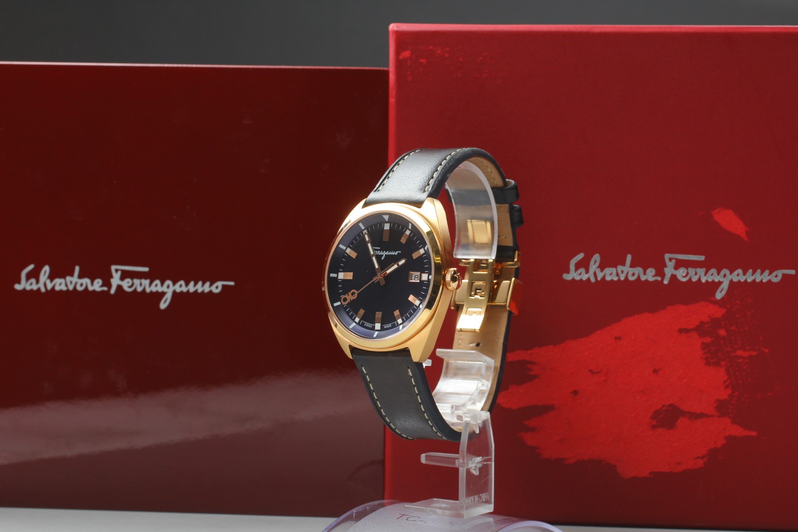 [MINT In Box] Salvatore Ferragamo Evolution IP Rose Gold 40mm Fashion Watch SFNJ