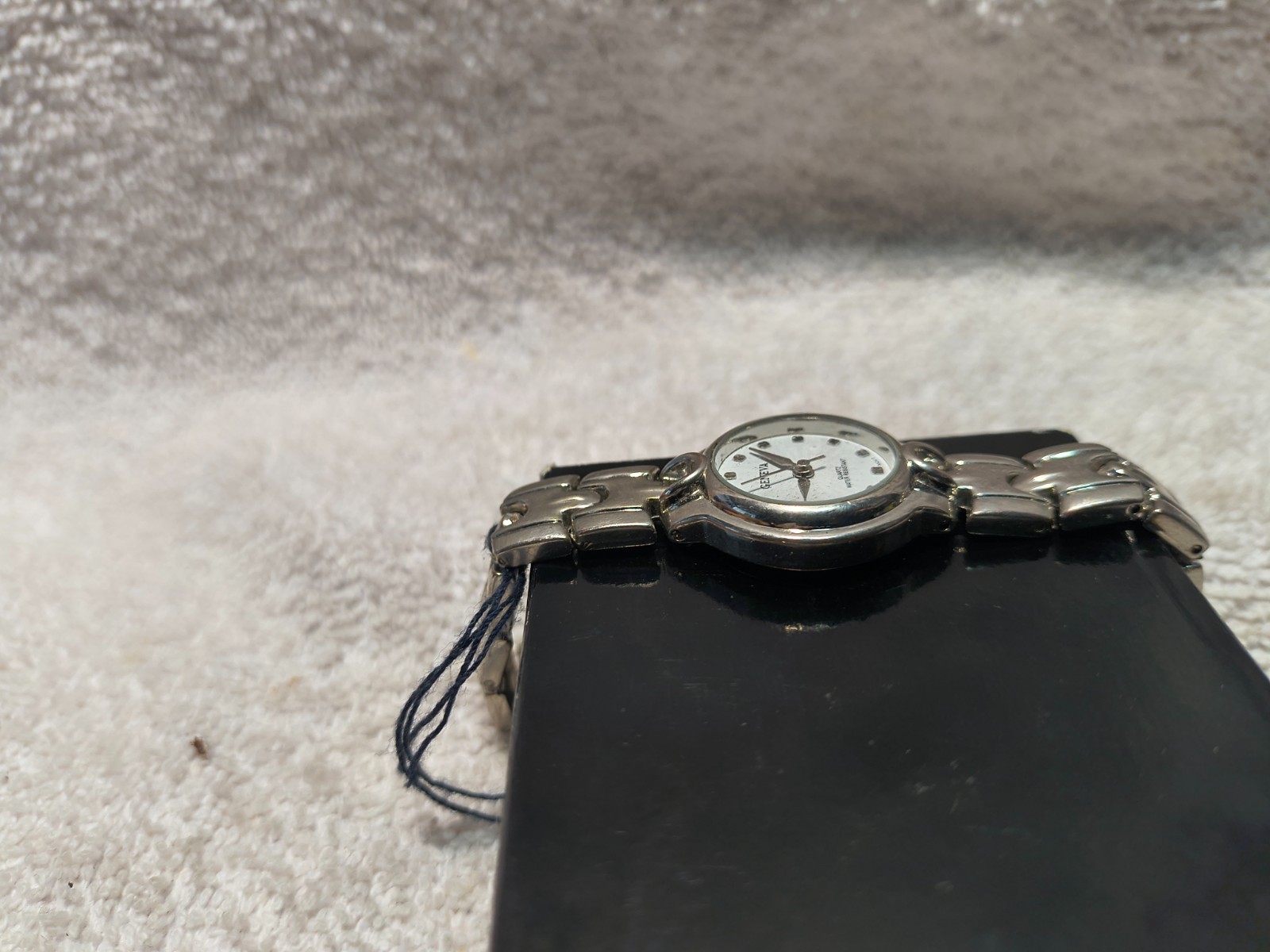 Geneva Quartz Watch Women White Starburst Dial Silver Bracelet New Bat Great !