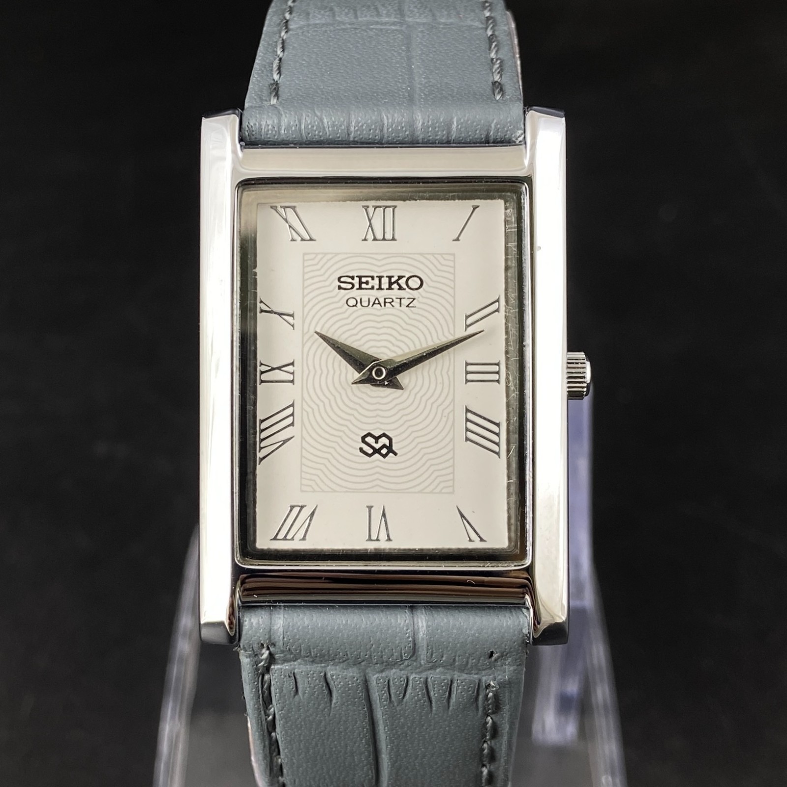 Vintage Seiko Slim Quartz White Face Rectangle Japanese 26MM Case Mens Watch S10