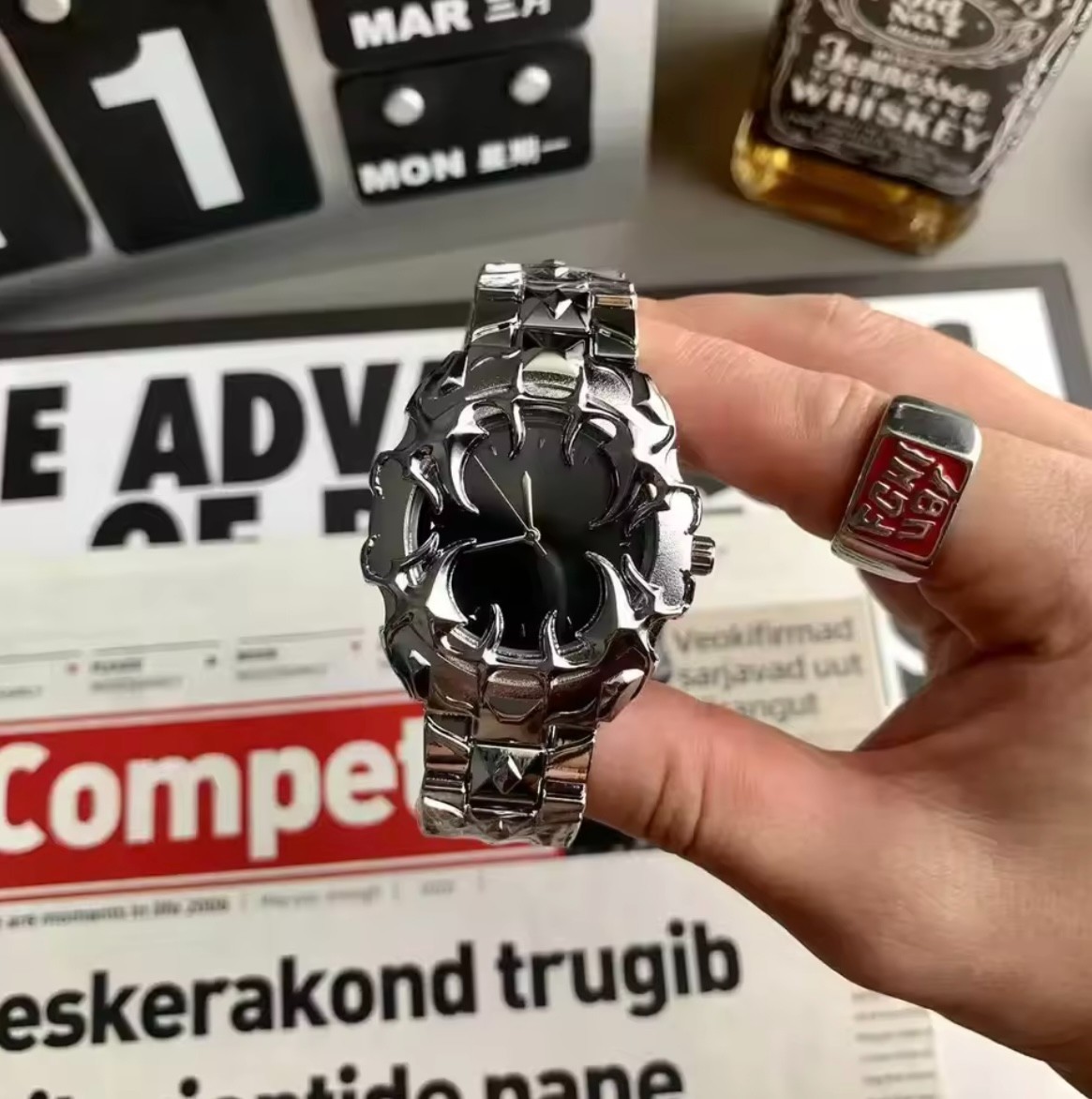 Men’s Metal Steel Watch Y2K Claw Hype Silver Melting Chrome Retro Vintage Style