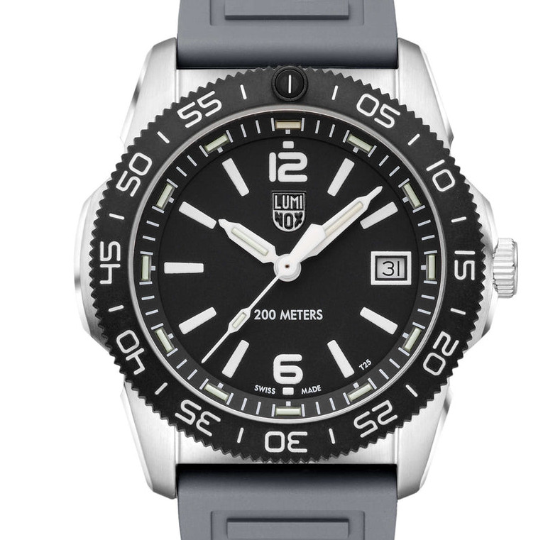 Luminox Pacific Diver Sapphire Black Dial Date Men’s Diver Watch XS.CA22M