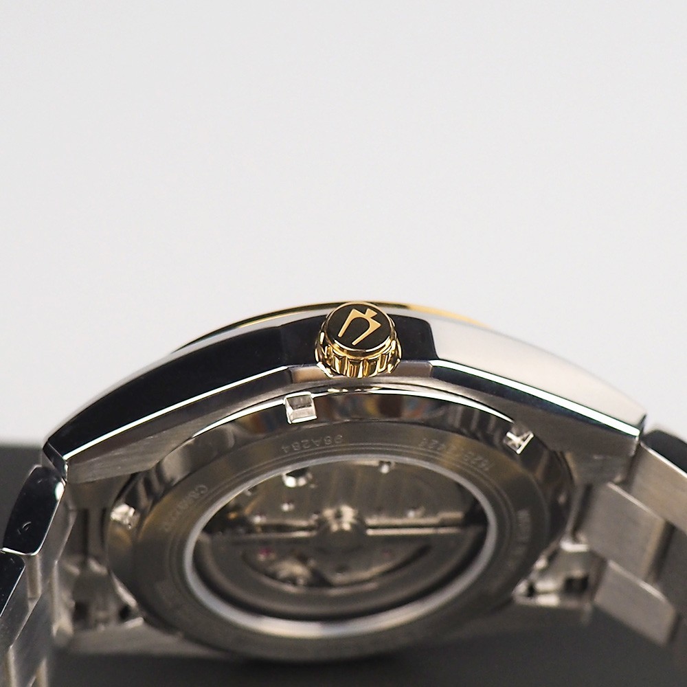 Bulova Surveyor 98A284 Classic Gold Silver Two-Tone Men’s Automatic Watch 42 mm