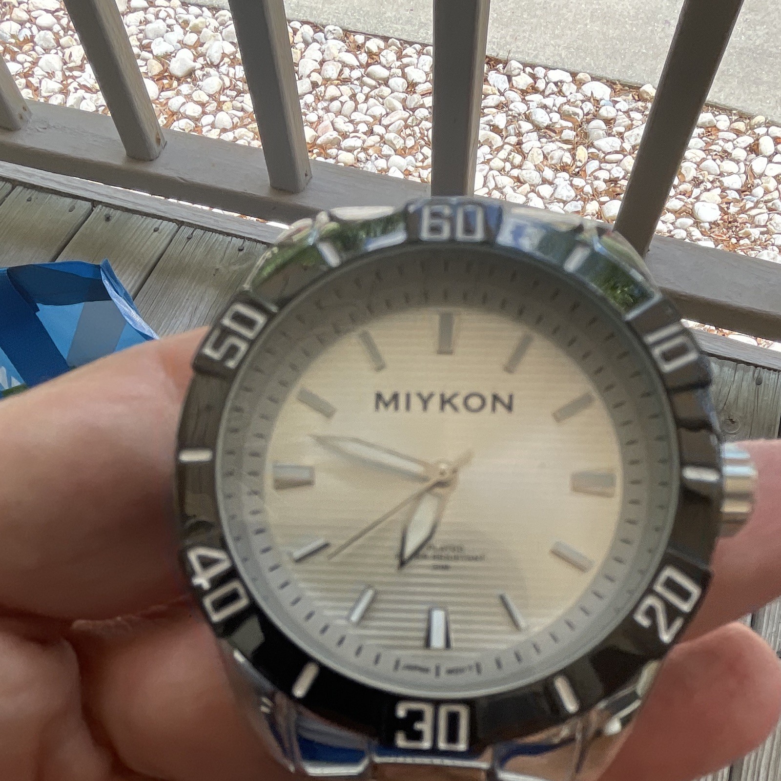 Miykon Quartz Analog Wristwatch 44-47.9mm Silver Dial Steel Bracelet Black Bezel