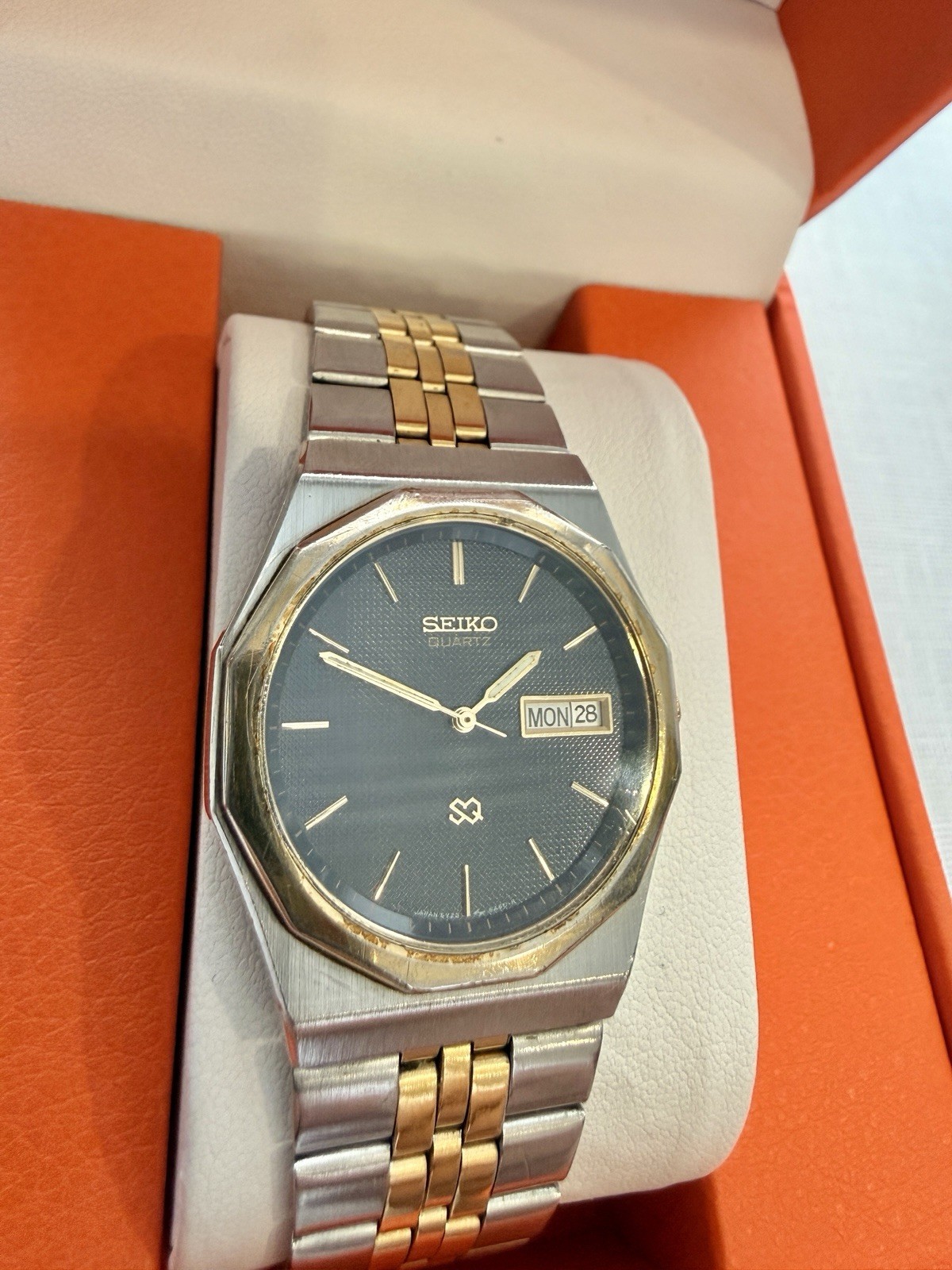 Vintage 1988 Seiko Quartz Men’s “Baby Oak” Day/Date Watch with Box