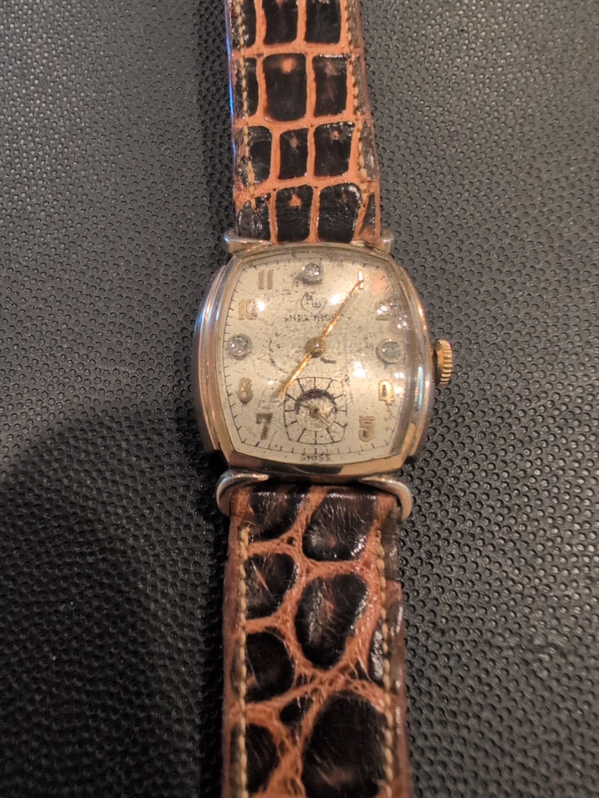 Vintage Helbros Men’s Vintage Gold-Tone Wristwatch Swiss Made Still Running