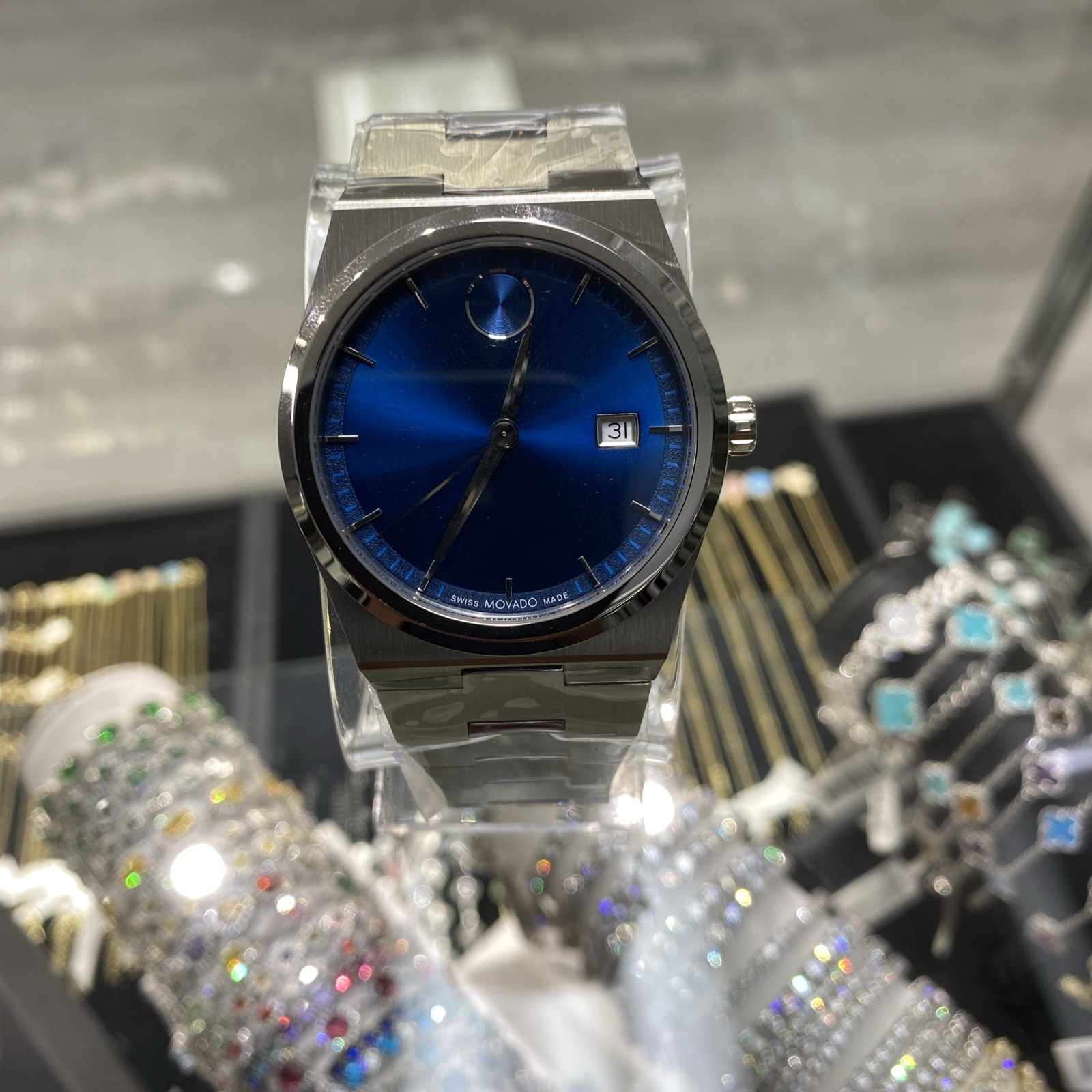 Movado Bold Quest 3601221 Blue Sunray Dial Stainless Steel 40mm Unisex Watch.