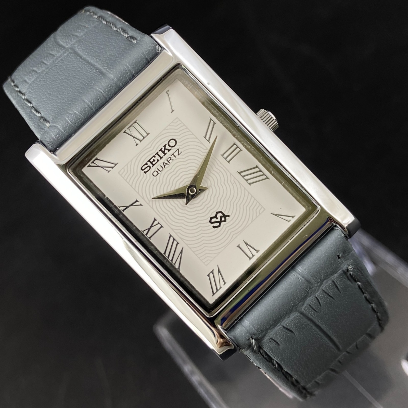 Vintage Seiko Slim Quartz White Face Rectangle Japanese 26MM Case Mens Watch S10