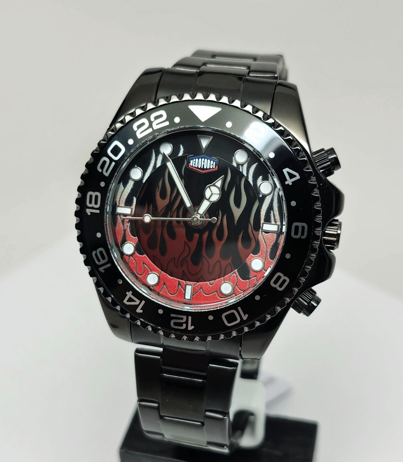 New Men’s 44mm Retro Animated LCD Red Yellow Flames Fire Dial Black Watch