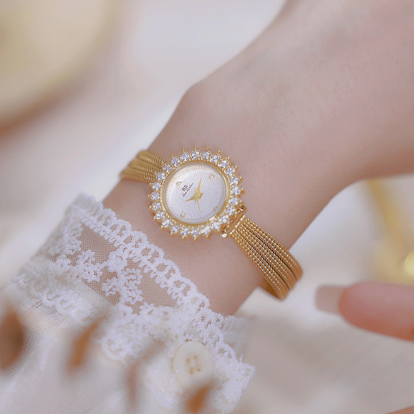 Luxury Women Watch Diamond Sun Flower Face Golden Stylish Women’s Wrist Watch