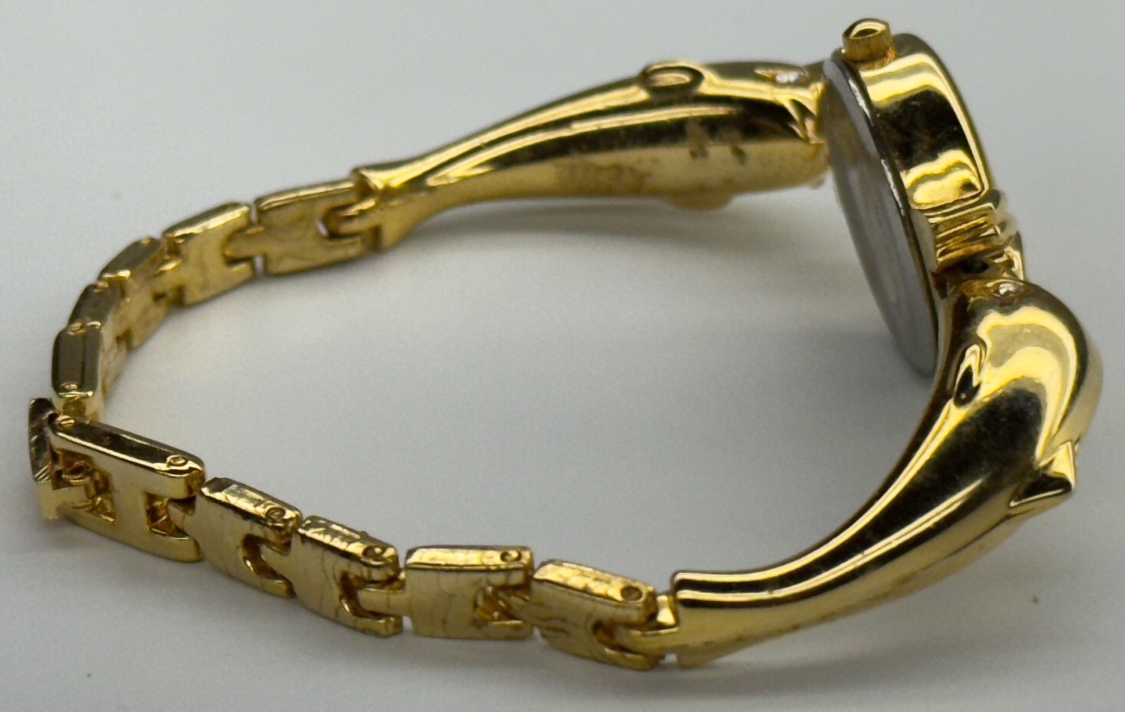 Women’s Collezio Quartz Wristwatch Gold Tone Dolphin Bracelet Analog Linked READ
