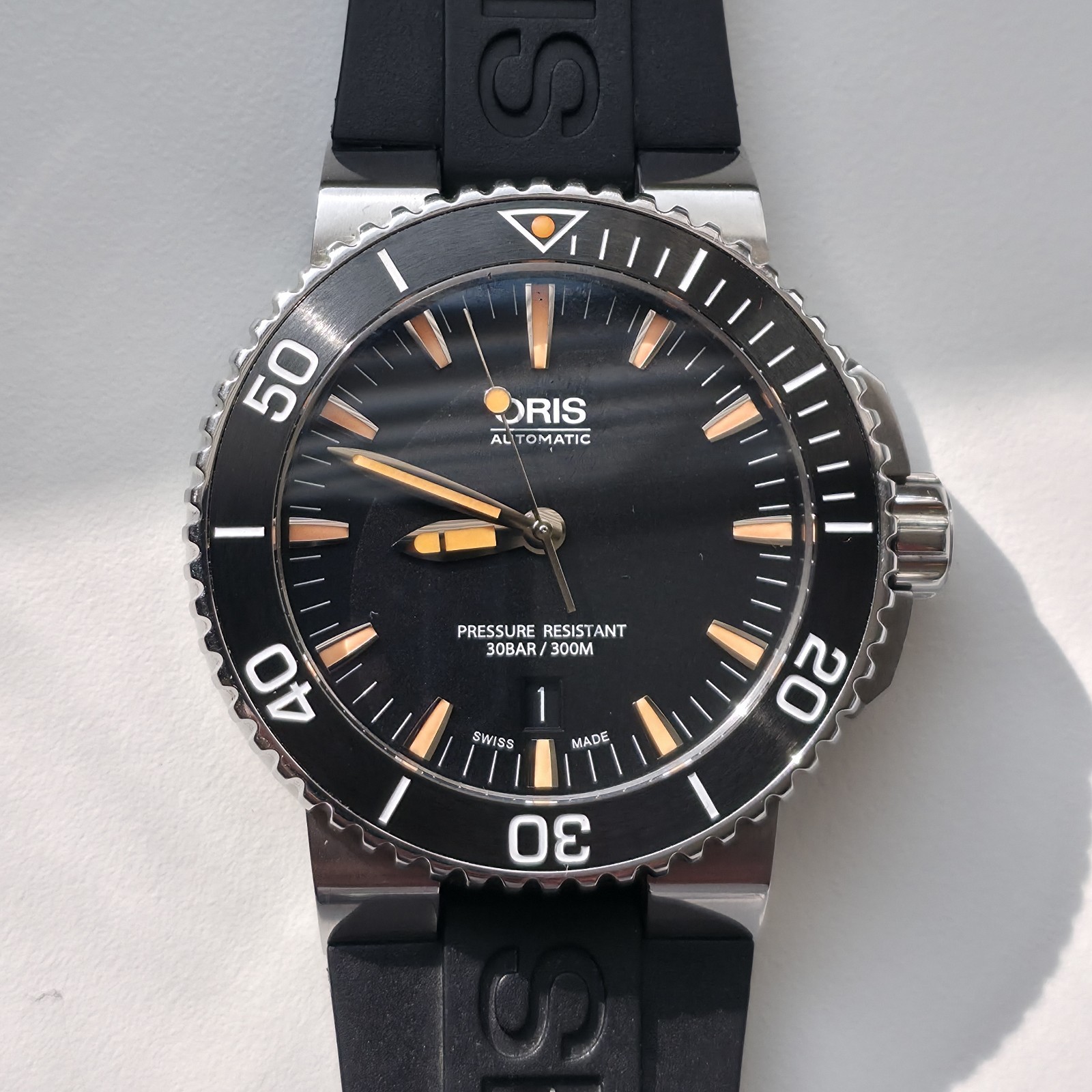 Oris Aquis Date Black And Orange Automatic Men’s Watch Rubber Strap 43mm 7653
