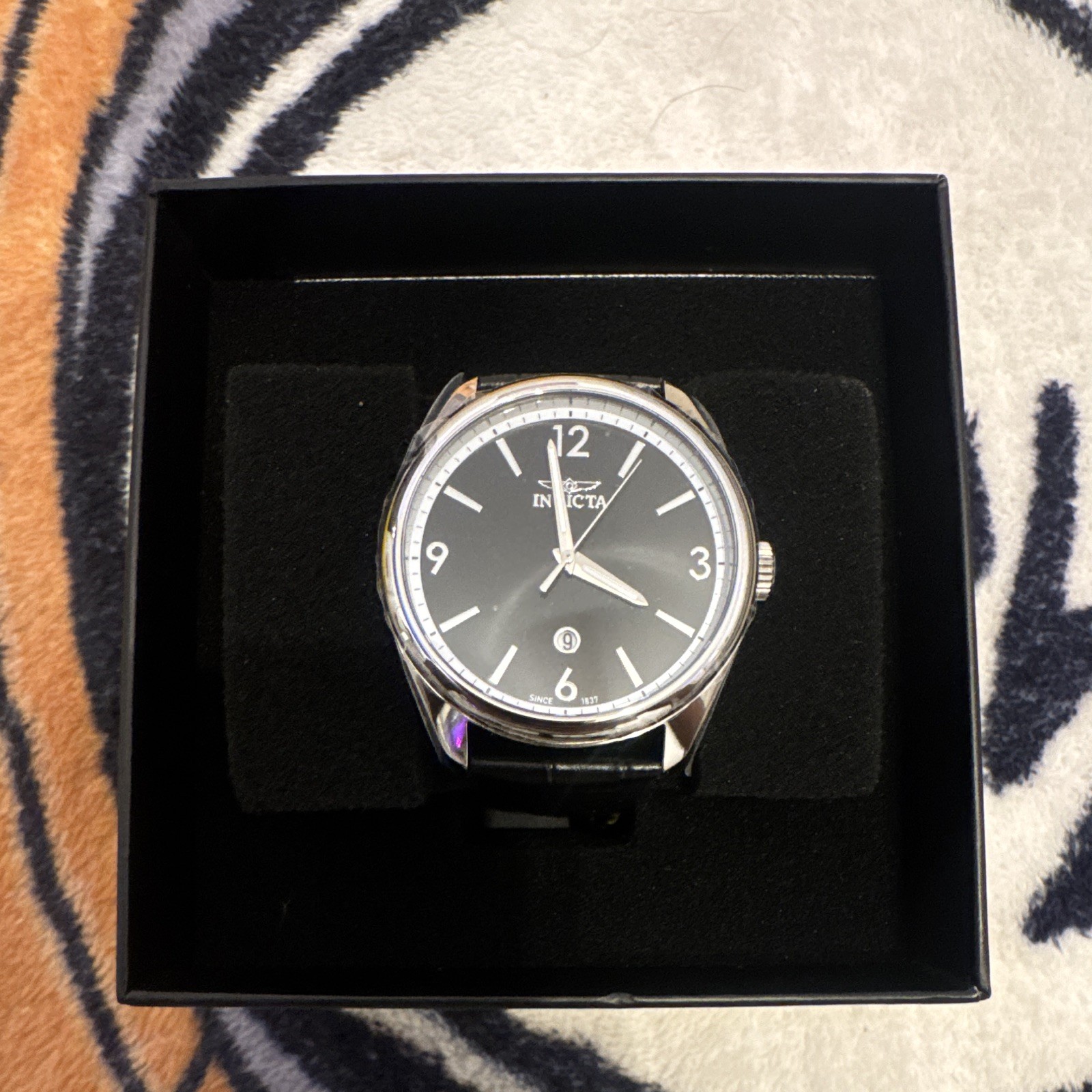 Invicta Men’s Analog Wristwatch Black Dial Date Silver Case Black Leather Box